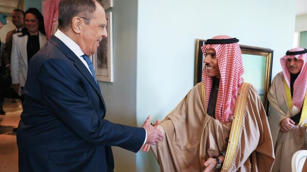 In this handout photo released by Russian Foreign Ministry Press Service, Russian Foreign Minister Sergey Lavrov, left, and Minister of Foreign Affairs of Saudi Arabia Prince Faisal bin Farhan Al-Saud, shake hands during their meeting on the sideline of a BRICS Foreign Ministers meeting in Cape Town, South Africa, Thursday, June 1, 2023. - Sputnik Africa