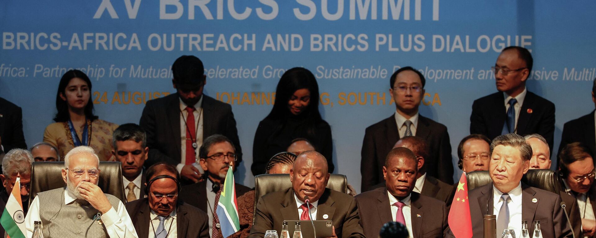 Prime Minister of India Narendra Modi, South African President Cyril Ramaphosa, Deputy President of South Africa Paul Mashatile and President of China Xi Jinping attend a meeting during the 2023 BRICS Summit in Johannesburg on August 24, 2023. - Sputnik Africa, 1920, 24.08.2023