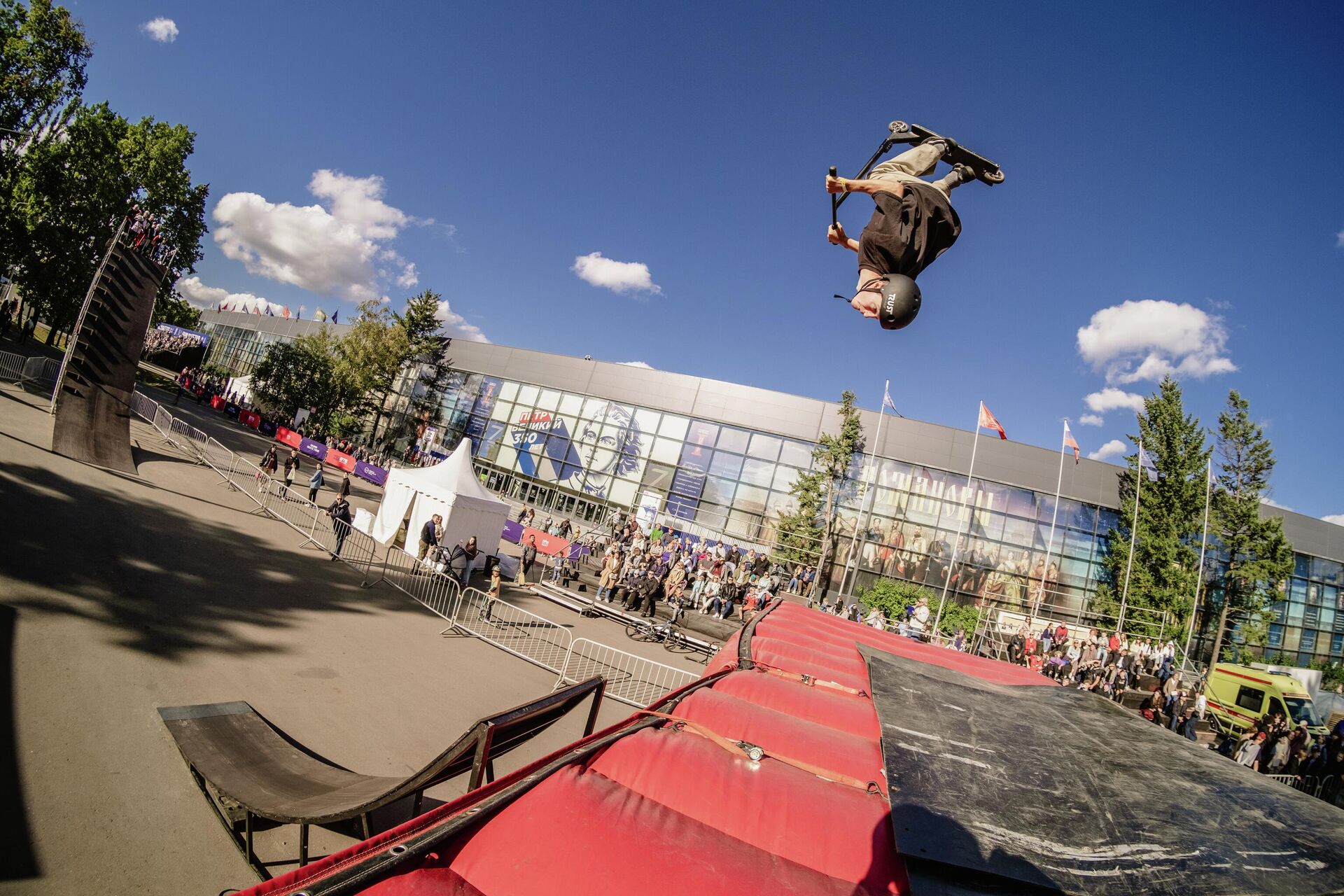 A participant of Grand Skate Tour 2022 festival performs during Moscow City Day celebrations at the Exhibition of Achievements of National Economy (VDNKh), Moscow, Russia - Sputnik Africa, 1920, 24.08.2023