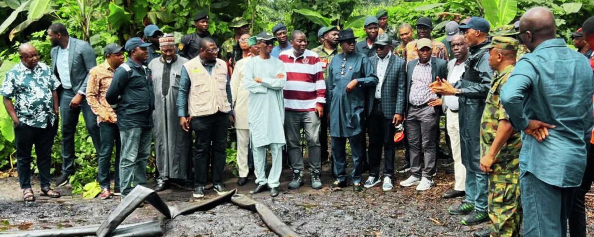 The Nigerian government's Oil Theft Situation Assessment Delegation inspects oil facilities in the Niger Delta on August 26, 2023.  - Sputnik Africa, 1920, 28.08.2023