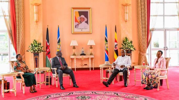 Kenya's President William Ruto meets his Ugandan counterpart Yoweri Museveni - Sputnik Africa