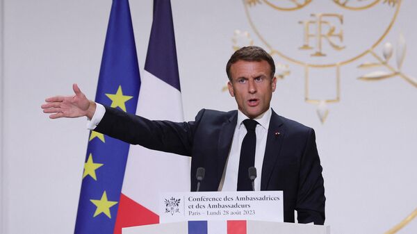 French President Emmanuel Macron addresses French ambassadors, on August 28, 2023 - Sputnik Afrique