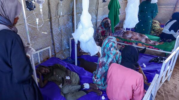 Sudanese patients receive treatment inside a ward in a field hospital at a refugee camp near Adre town in eastern Chad on August 14, 2023. - Sputnik Africa
