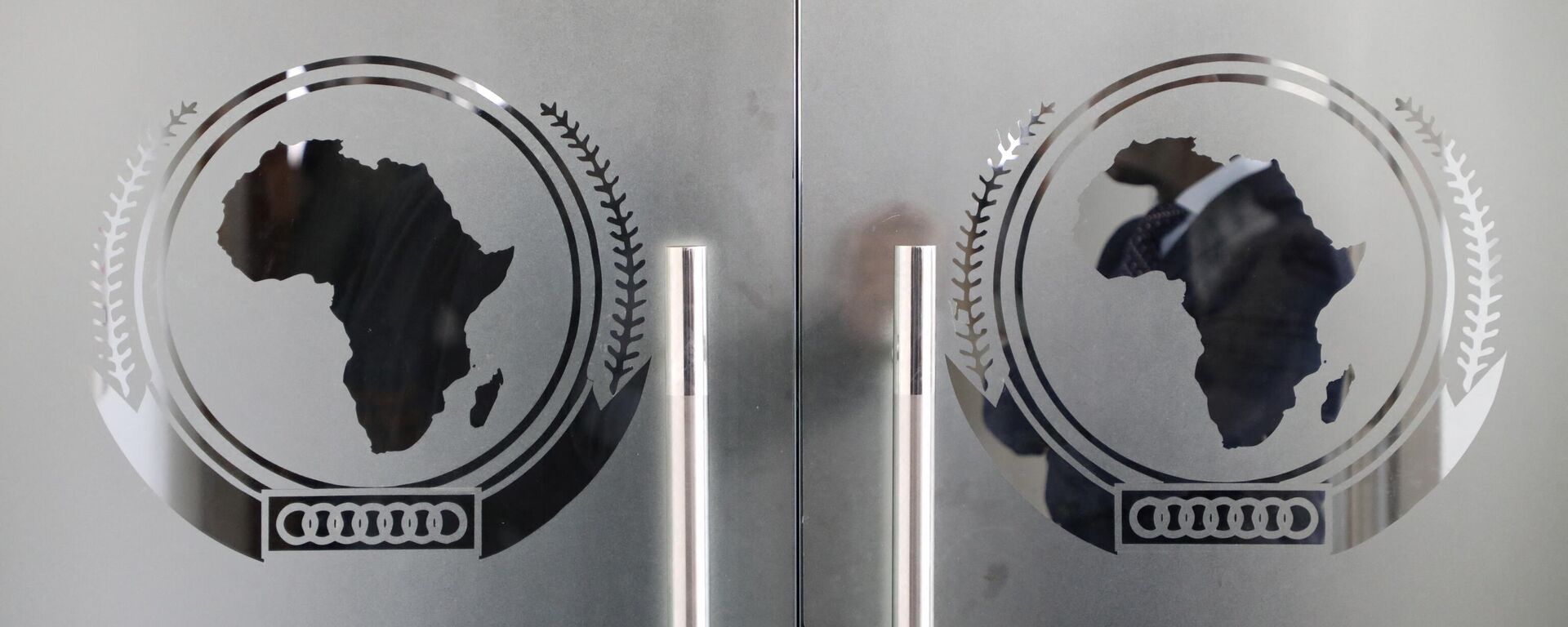 The logo of the African Union (AU) is seen at the entrance of the AU headquarters on March 13, 2019, in Addis Ababa - Sputnik Africa, 1920, 30.08.2023