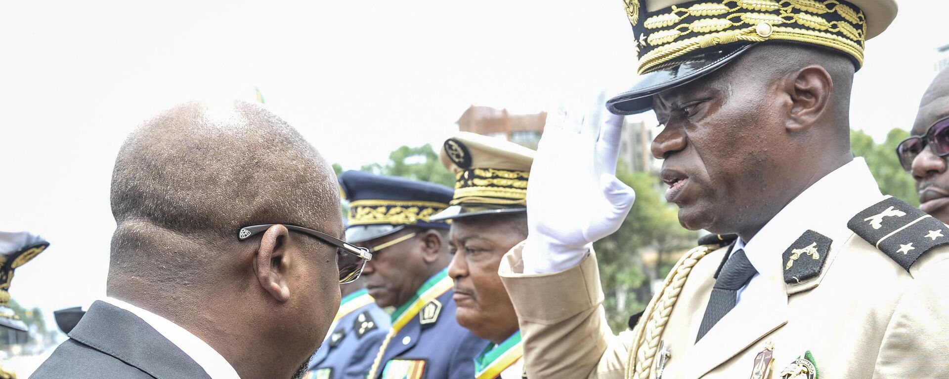 Head of Gabon's elite Republican Guard, General Brice Oligui Nguema (R), is decorated by Gabon Prime Minister Alain Claude Bilie Bie Nze (L) in Libreville on August 16, 2023 during celebrations ahead of Gabon Independence day celebrated on August 17, 2023. The leaders of the coup in Gabon on August 30, 2023 named Republican Guard chief General Brice Oligui Nguema transitional president, according to a TV statement, after the military seized control in the wake of elections. - Sputnik Africa, 1920, 02.09.2023