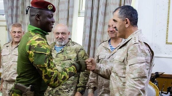 Ibrahim Traoré rencontre à Ouagadougou une délégation russe conduite par le vice-ministre russe de la Défense Iounous-Bek Evkourov, 31 août 2023 - Sputnik Afrique