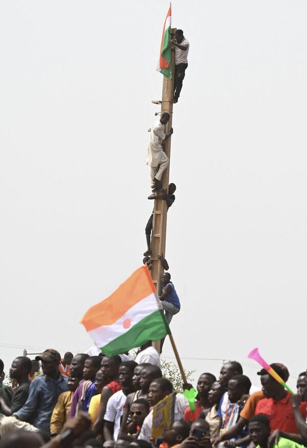 Supporters of Niger&#x27;s National Council of Safeguard of the Homeland (CNSP) protest outside the Niger and French airbase in Niamey on September 2, 2023 to demand the departure of the French army from Niger. - Sputnik Africa