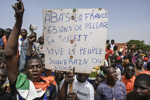 A man holds a placard as supporters of Niger&#x27;s National Council of Safeguard of the Homeland (CNSP) protest outside the Niger and French airbase in Niamey on September 2, 2023 to demand the departure of the French army from Niger. - Sputnik Africa