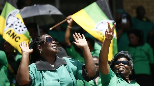 African National Congress (ANC) Party supporters react as the African National Congress party celebrate its 111th anniversary, January 8, 2023 - Sputnik Afrique