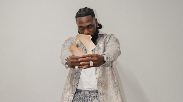 Burna Boy receives award from Official Charts Company  - Sputnik Africa