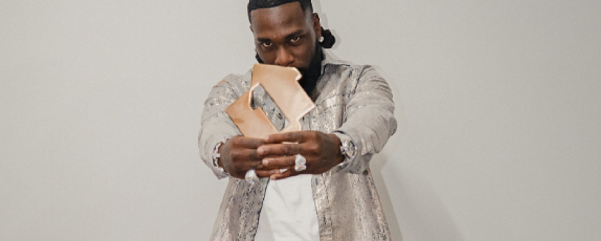 Burna Boy receives award from Official Charts Company  - Sputnik Africa, 1920, 03.09.2023