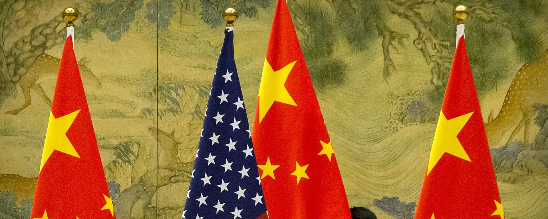 Chinese and US flags - Sputnik Africa, 1920, 04.09.2023