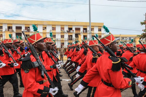 Members of the military take part in the military parade in honor of General Brice Oligui Nguema. - Sputnik Africa