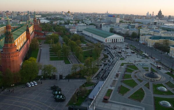 View of the Moscow Kremlin towers, Alexander Garden and Manezh Square, 2012. - Sputnik Africa