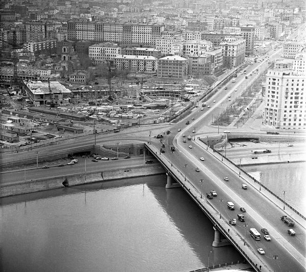 Construction of the building complex of the Secretariat of the Council for Mutual Economic Assistance on Novy Arbat street, 1965 (since 1991 – the building of the Moscow Government).  - Sputnik Africa