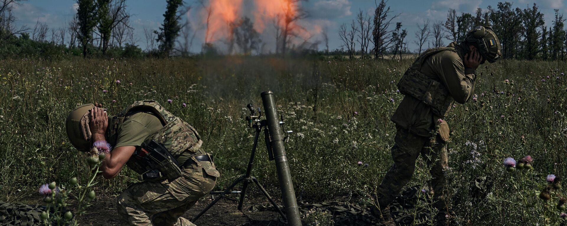 Ukrainian soldiers fire a mortar towards Russian positions, Saturday, Aug. 12 2023.  - Sputnik Africa, 1920, 05.09.2023