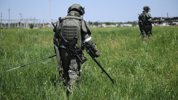 Sappers of the International Mine Action Center of the Russian Armed Forces search for mines and shells at former Ukrainian positions in Mariupol. - Sputnik Africa