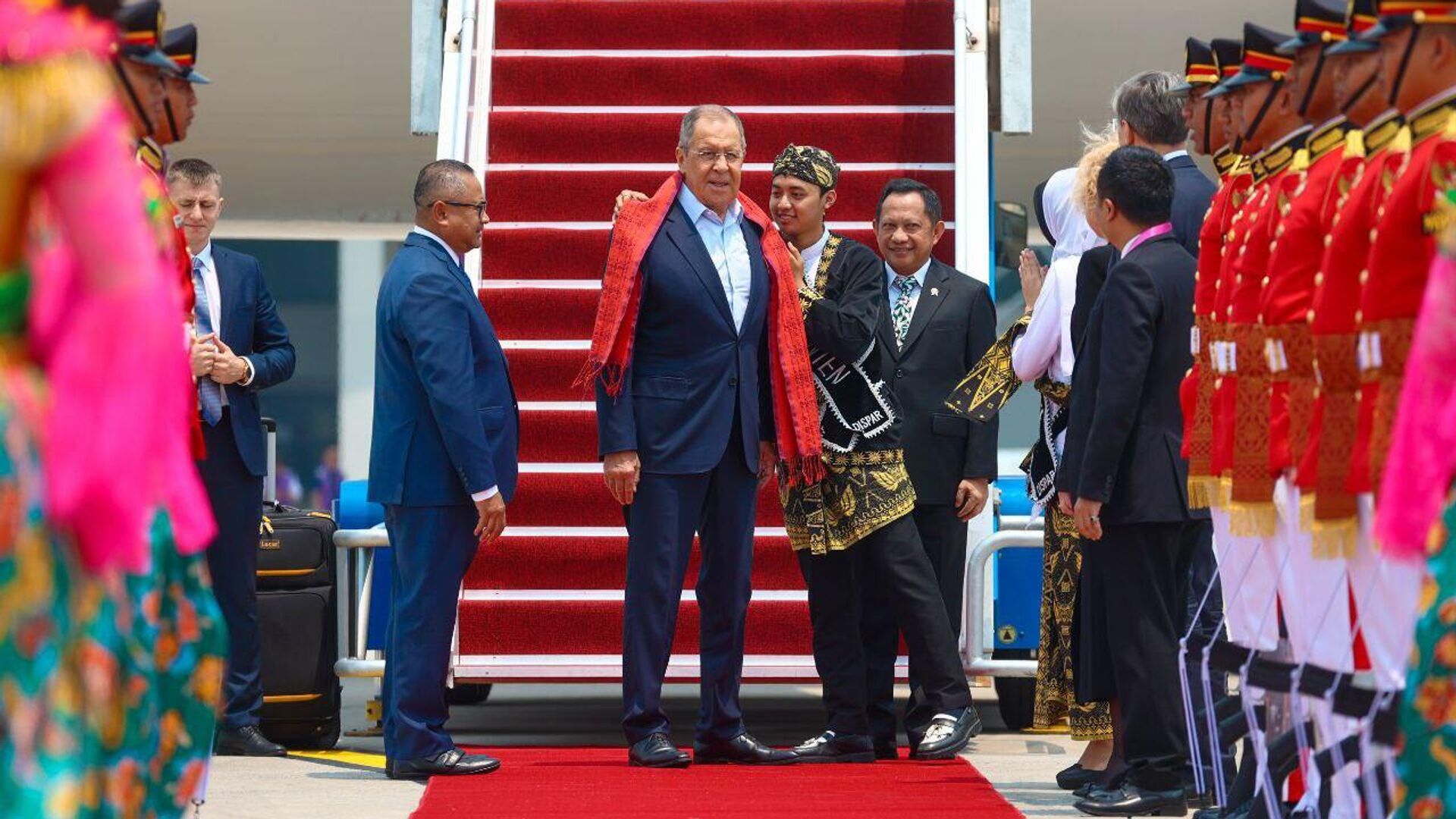 Russia's Foreign Minister Sergey Lavrov arrives in Jakarta to take part in the 18th East Asia Summit  - Sputnik Africa, 1920, 06.09.2023