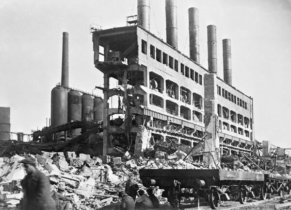 The Azovstal plant in Zhdanov (Mariupol). On September 7, 1943, during retreat German fascist invaders blew up almost all units of the plant - blast and open-hearth furnaces and equipment. The coke batteries of the coke plant were destroyed. - Sputnik Africa