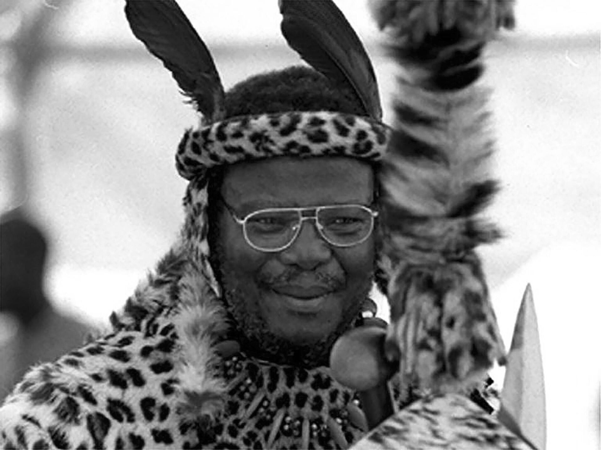 South African politician and traditional minister of South Africa's large Zulu ethnic group, Prince Mangosuthu Buthelezi, in traditional dress March 26, 2009 - Sputnik Africa, 1920, 24.12.2023