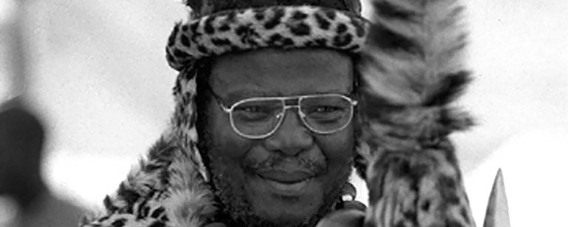 South African politician and traditional minister of South Africa's large Zulu ethnic group, Prince Mangosuthu Buthelezi, in traditional dress March 26, 2009 - Sputnik Africa, 1920, 09.09.2023
