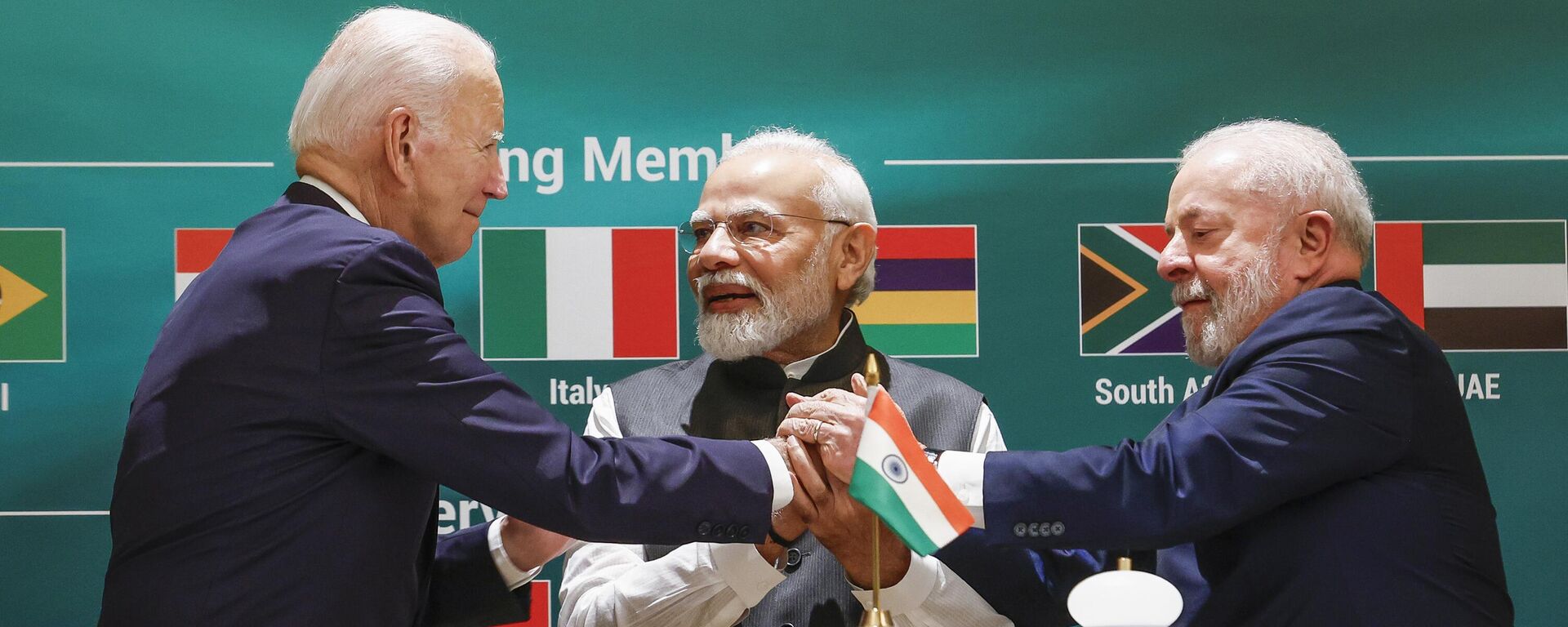 U.S. President Joe Biden, left, Indian Prime Minister Narendra Modi, center, and Brazilian President Luiz Inacio Lula da Silva hold hands as they attend the launch of the Global Biofuels Alliance at the G20 summit in New Delhi, India, Saturday, Sept. 9, 2023.  - Sputnik Africa, 1920, 09.09.2023