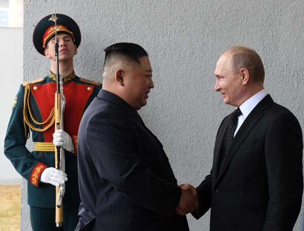 Putin and Kim Jong Un during an official meeting ceremony at the site in front of the main entrance of one of the buildings of the Far Eastern Federal University (FEFU) on Russky Island on April 25, 2019. - Sputnik Africa