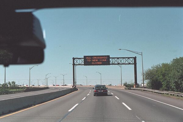 A sign states &quot;All Crossings to New York Closed&quot; after the September 11, 2001. - Sputnik Africa