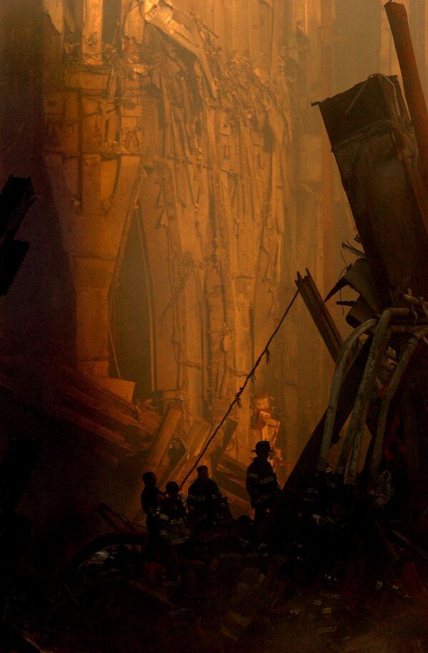 This photo released 17 September 2001 by the US Navy Visual News service shows rescue workers conducting search and rescue attempts 14 September 2001, descending deep into the rubble of the World Trade Center in New York.  - Sputnik Africa