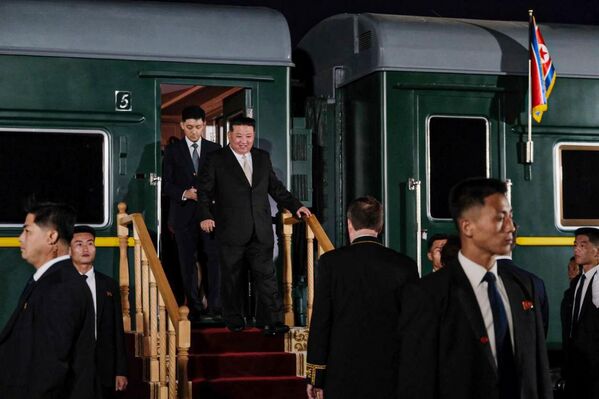 Kim Jong Un exits a train at the Khasan station in Primorsky Territory. - Sputnik Africa