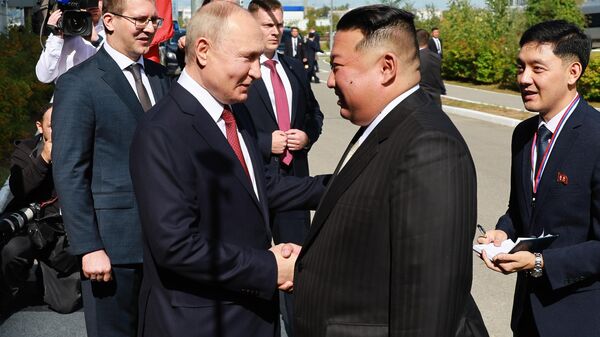 Vladimir Poutine et Kim Jong-un se rencontrent au cosmodrome russe de Vostotchny - Sputnik Afrique