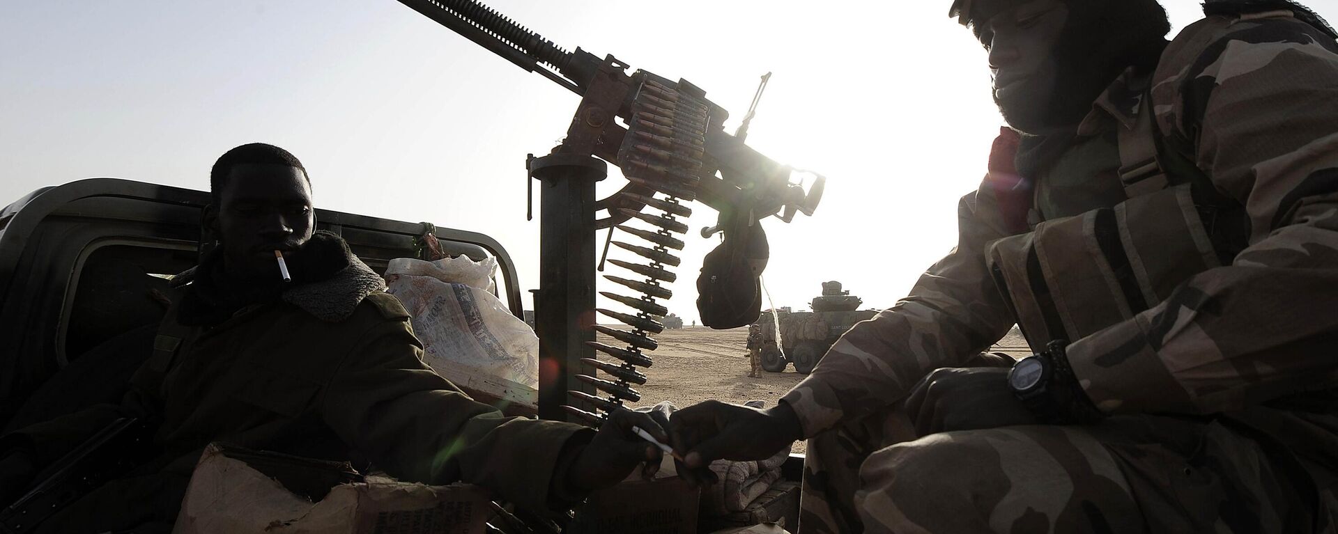 Malian soldiers sit aboard a vehicle as they near Bourem, northern Mali. - Sputnik Africa, 1920, 17.12.2024