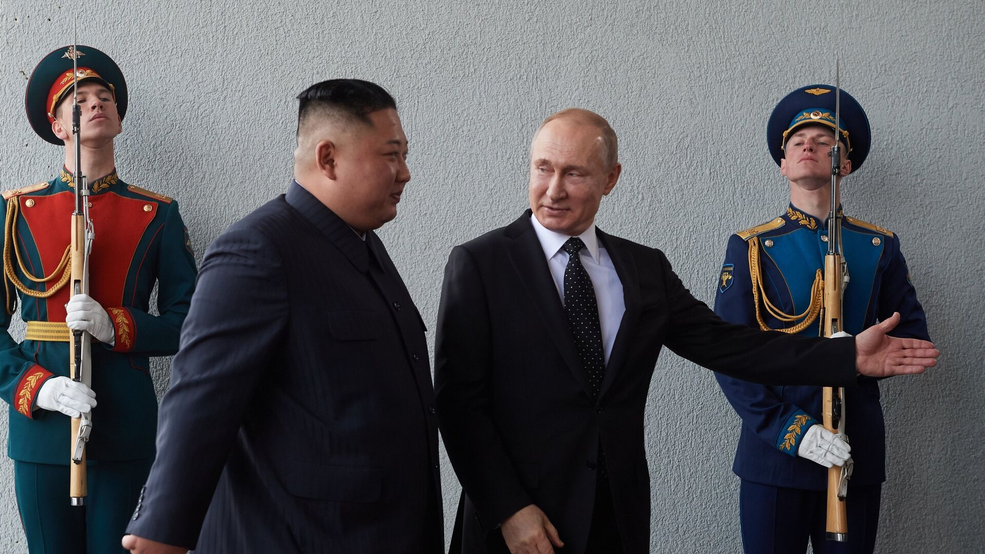 Russian President Vladimir Putin and North Korean leader Kim Jong-un meet in Vladivostok on 25 April, 2019 - Sputnik Africa, 1920, 13.09.2023