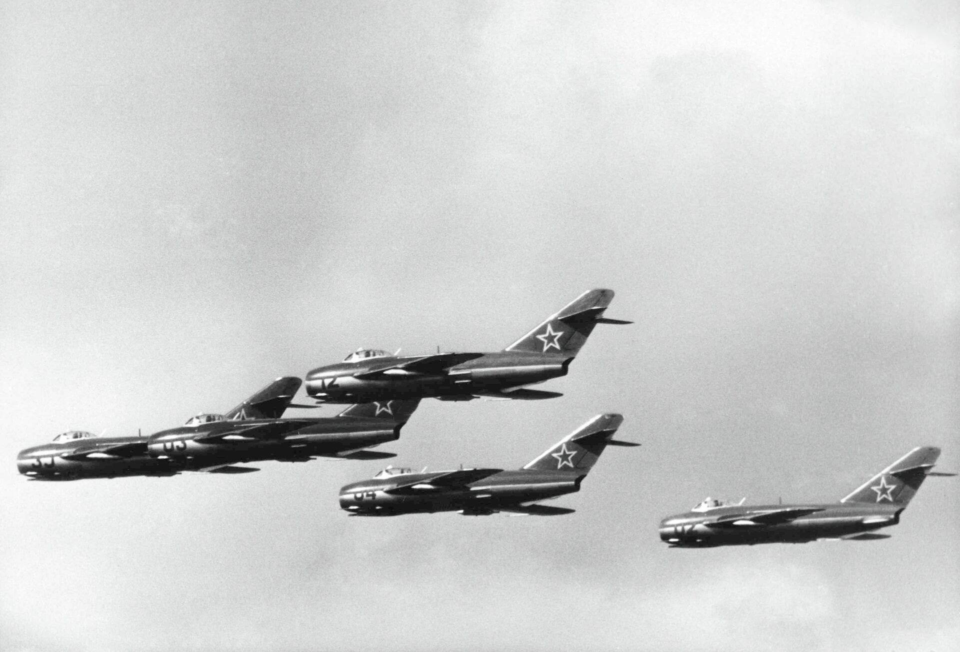 Russian MIG 15 jet fighters during a demonstration at the East German Air Force Sports and Cultural Festival, at Cottbus, East Germany, on Sept. 3, 1957 - Sputnik Africa, 1920, 12.09.2023