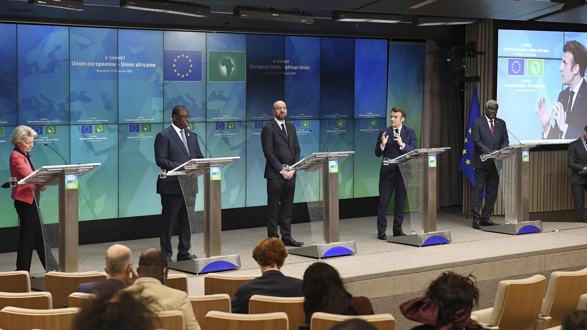 European Commission President Ursula von der Leyen, Senegal's President Macky Sall, European Council President Charles Michel, French President Emmanuel Macron and African Union Commission Chair Mahamat Moussa Faki participate in a media conference at the conclusion of an EU-Africa Summit in Brussels, Friday, Feb. 18, 2022 - Sputnik Africa, 1920, 13.09.2023