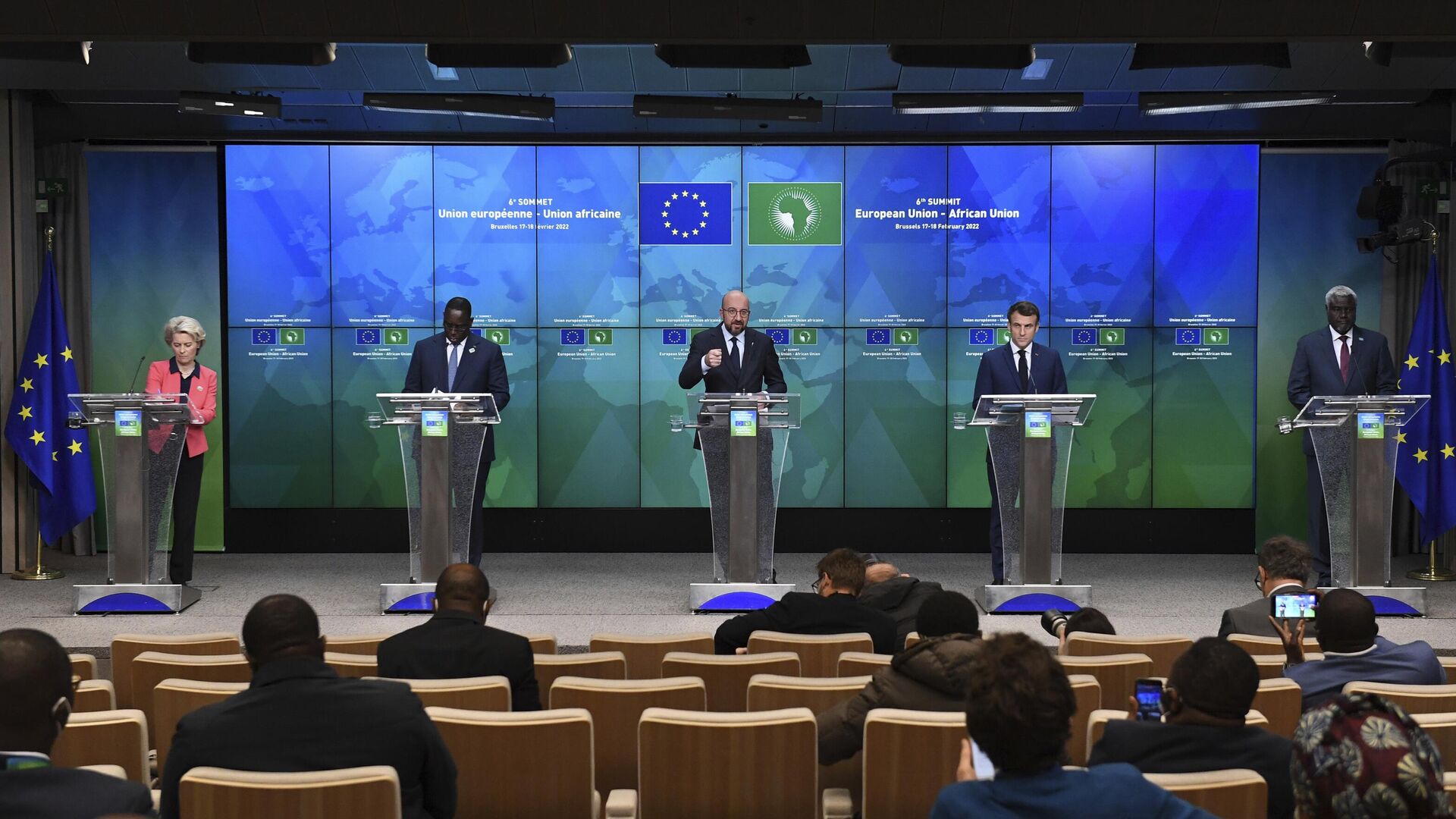 From left, European Commission President Ursula von der Leyen, Senegal's President Macky Sall, European Council President Charles Michel, French President Emmanuel Macron and African Union Commission Chair Mahamat Moussa Faki participate in a media conference at the conclusion of an EU Africa summit in Brussels, Friday, Feb. 18, 2022.  - Sputnik Africa, 1920, 15.09.2023