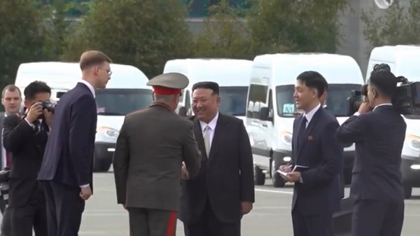 North Korean leader Kim Jong Un arrived at the airfield early Saturday, meeting with Russian Defense Minister Sergei Shoigu before viewing a variety of Russian military aircraft - Sputnik Africa