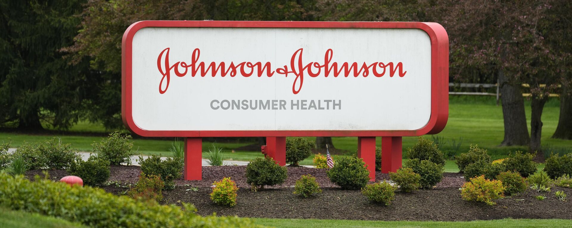 A sign for Johnson & Johnson Consumer Health is displayed in Flourtown, Pa., Friday, April 28, 2023. - Sputnik Africa, 1920, 10.04.2024