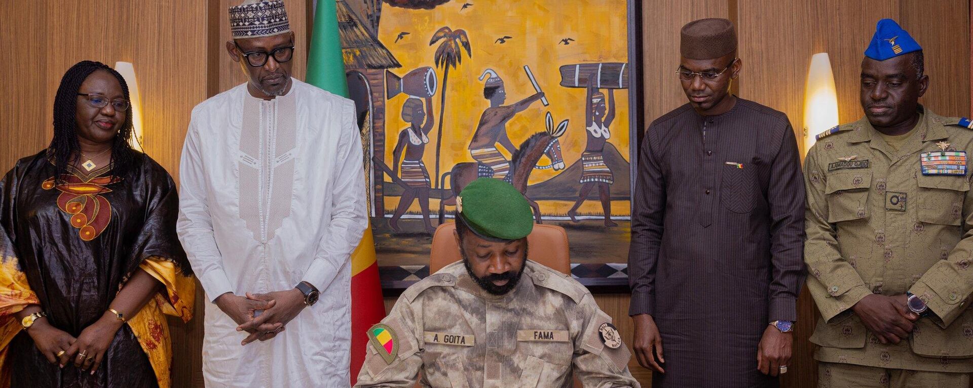 Mali's interim president, Assimi Goita, signs the Liptako-Gourma Charter with the leaders of Burkina Faso and Niger, establishing the Alliance of Sahel States (AES) on September 16, 2023, with the aim of creating an architecture of collective defense.  - Sputnik Africa, 1920, 16.09.2023