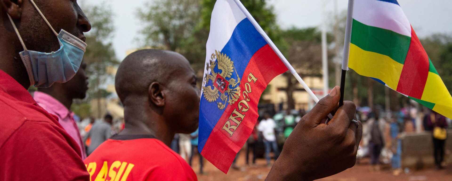 Russian and Central African Republic flags in Bangui during a rally in support of Russia. - Sputnik Africa, 1920, 21.12.2023