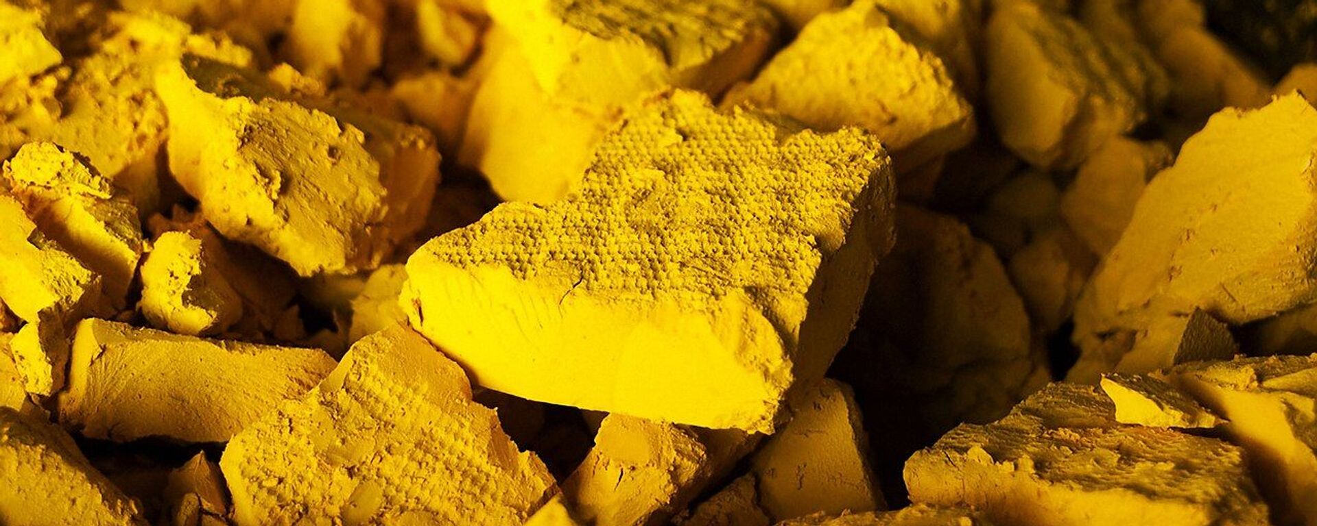 A photo of yellow cake uranium, a solid form of uranium oxide produced from uranium ore - Sputnik Africa, 1920, 29.11.2024