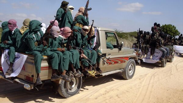 Armed fighters from the Al-shabab group travel on the back of pickup trucks outside Mogadishu in Somalia on Monday Dec. 8, 2008. - Sputnik Africa