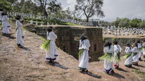 Young women sing during Ashenda festival, at Saint George Church, in Lalibela, Ethiopia, on August 22, 2022.  - Sputnik Africa