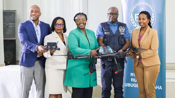 Rwanda's Ministry of Environment handed over a drone to the Rwanda Investigation Bureau (RIB), which will be used to fight environmental crimes by monitoring, detecting and collecting evidence for prosecution. - Sputnik Africa