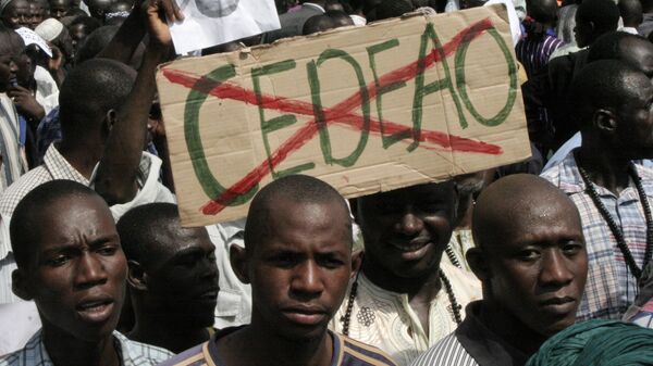 Malians opposing a foreign military intervention to retake Mali's Islamist-held north carry signs protesting West African regional bloc ECOWAS (known by its French acronym CEDEAO) as they march in the streets of the capital, Bamako, Mali on Thursday, Oct. 18, 2012.  - Sputnik Africa
