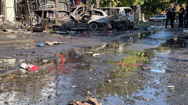 Mangled and burnt out automobiles following a missile strike on the DPR's Konstantinovka on September 6, 2023. - Sputnik Africa