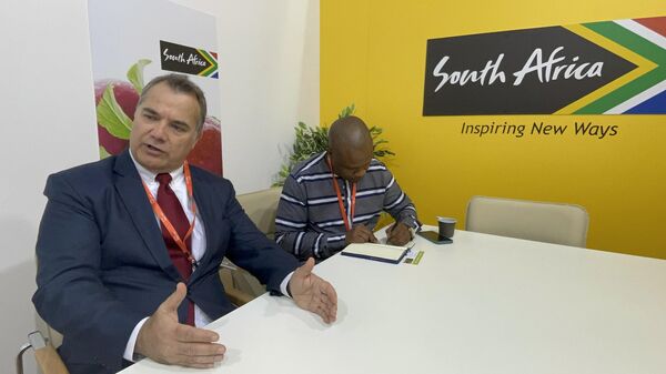 Douw Vermaak (on the left), political counsellor of the South African embassy in Moscow gives interview to Sputnik Africa. - Sputnik Africa
