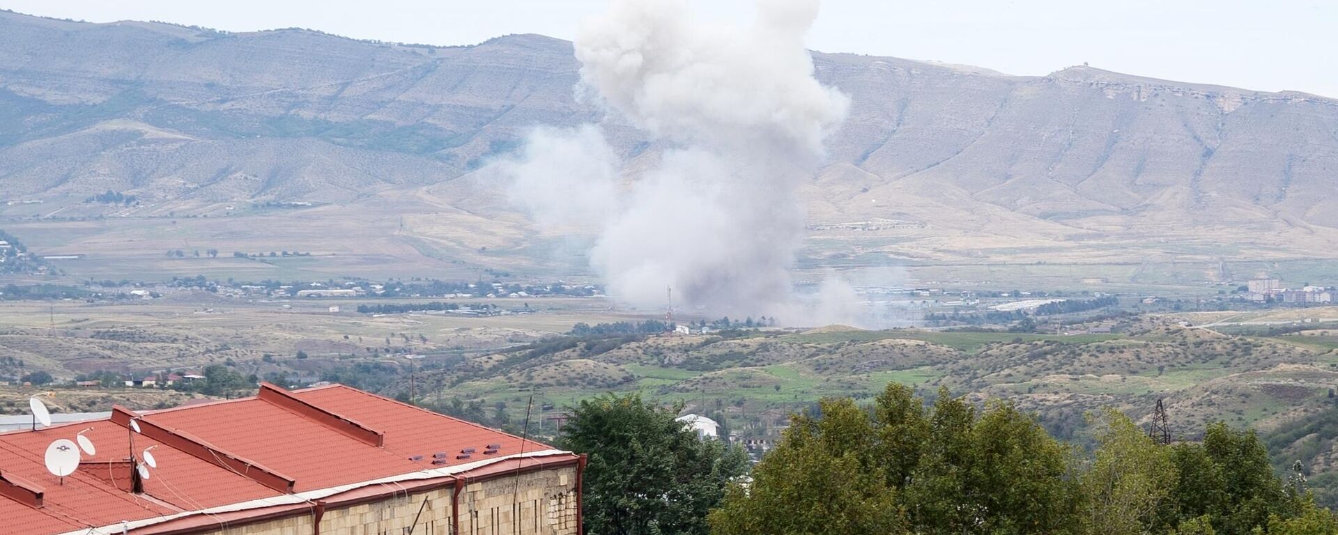 Smoke in the vicinity of Stepanakert in Nagorno-Karabakh. The Azerbaijani Ministry of Defense reported on Tuesday that Baku had begun “anti-terrorist measures” of a local nature in Karabakh to restore the constitutional order. - Sputnik Africa, 1920, 20.09.2023