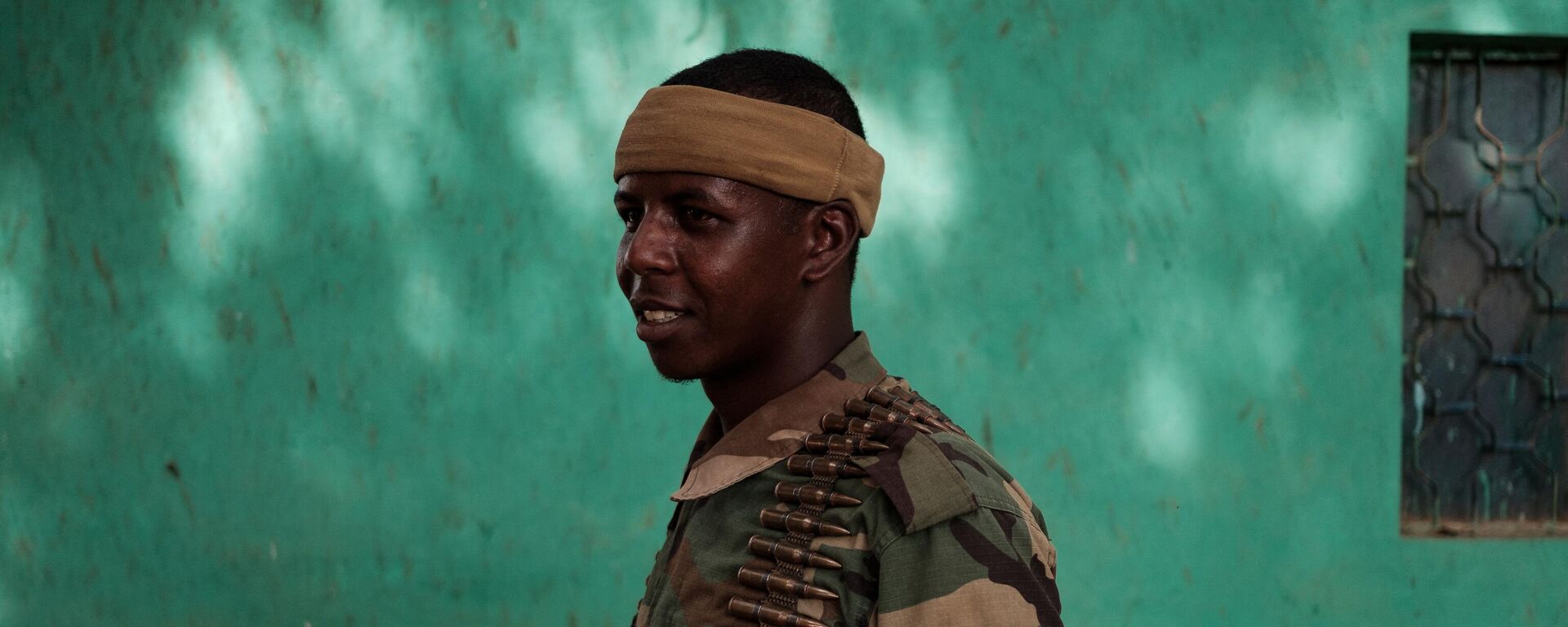 A member of the armed security for the mayor of Baidoa poses for a portrait in Baidoa, Somalia, on November 9, 2022. - Sputnik Africa, 1920, 25.09.2023