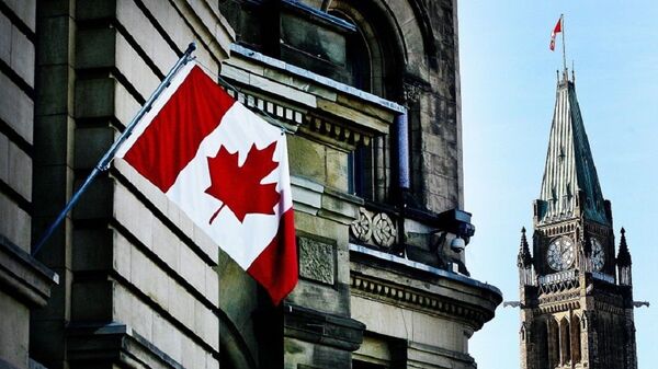 Canadian flag and the Parliament Hill on the southern banks of the Ottawa River in downtown Ottawa - Sputnik Africa